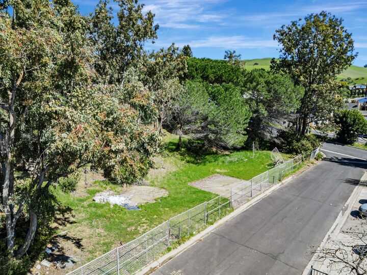 Property Photo: 394 Appian Way CA 94587