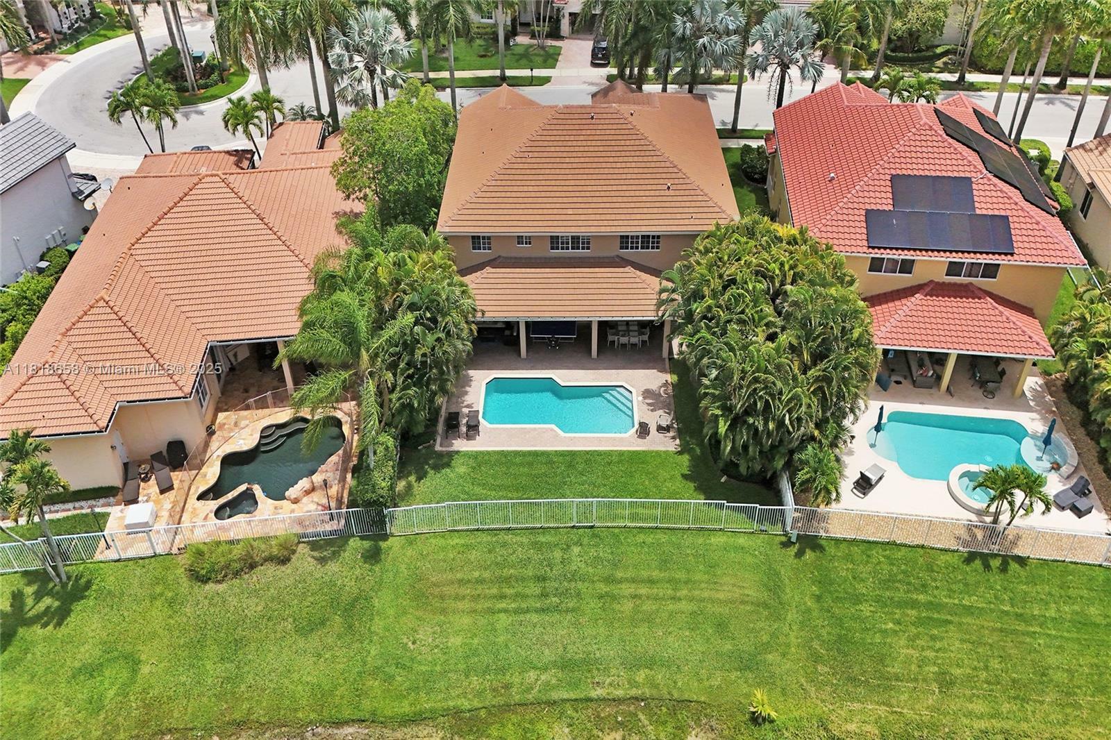 Property Photo:  2509 Hunters Run Way  FL 33327 