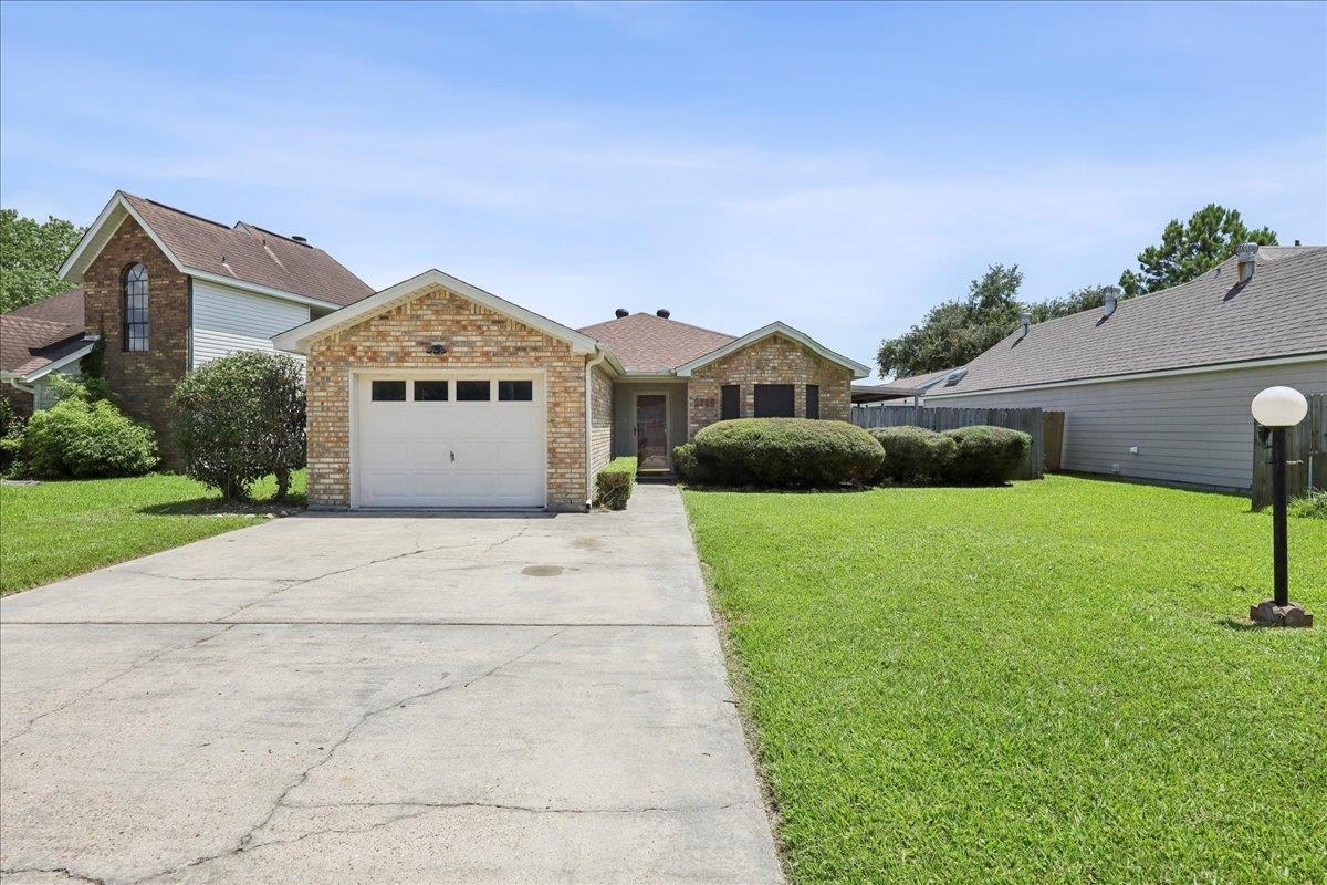 Property Photo: 2705 Terrace Circle TX 77630