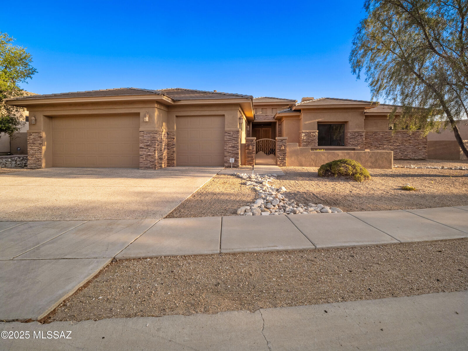 Property Photo: 5350 E Camino Rio De Luz AZ 85718