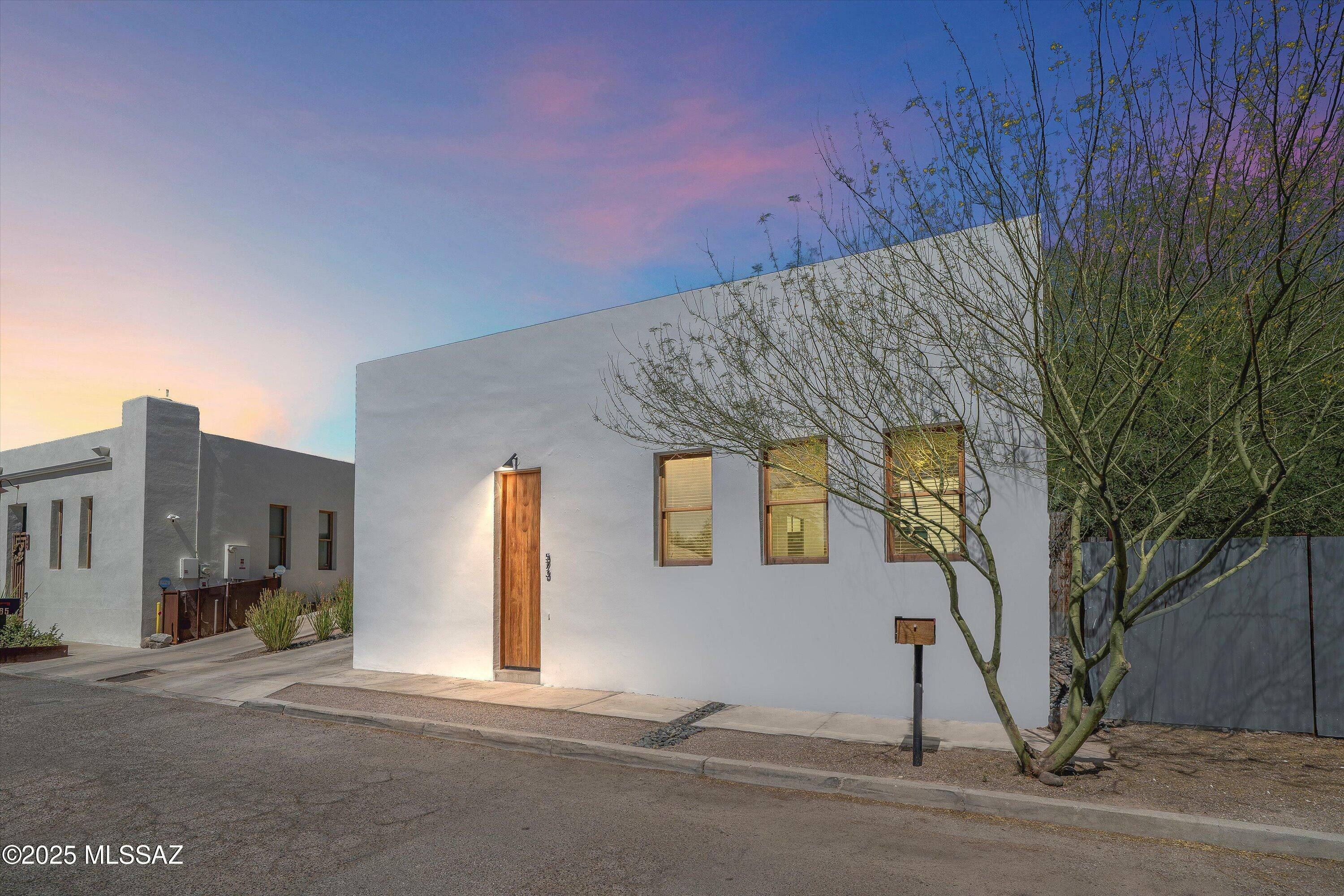 573 S 9th Avenue  Tucson AZ 85701 photo