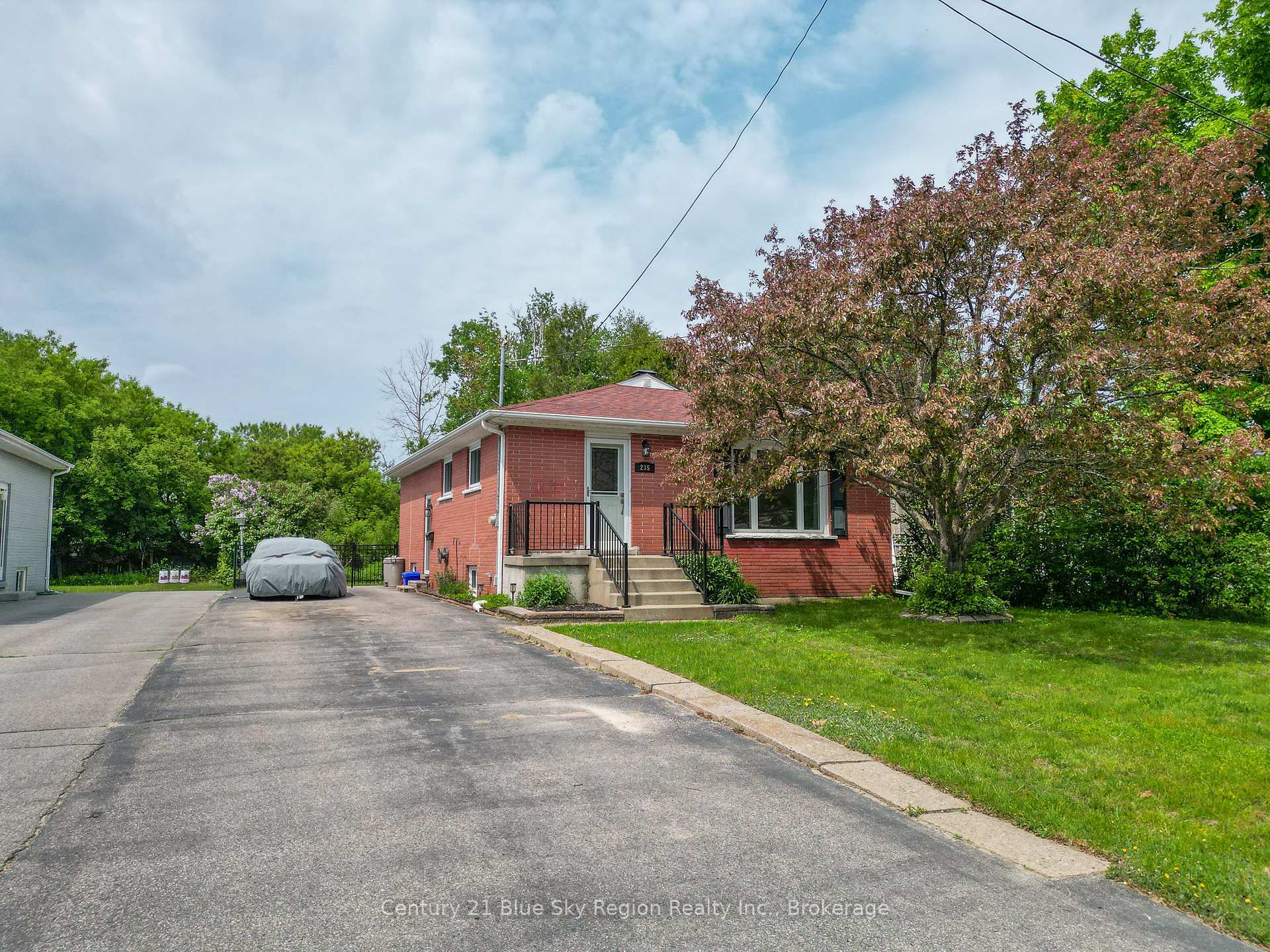 Property Photo: 235 Gladstone Avenue ON P1A 2M3