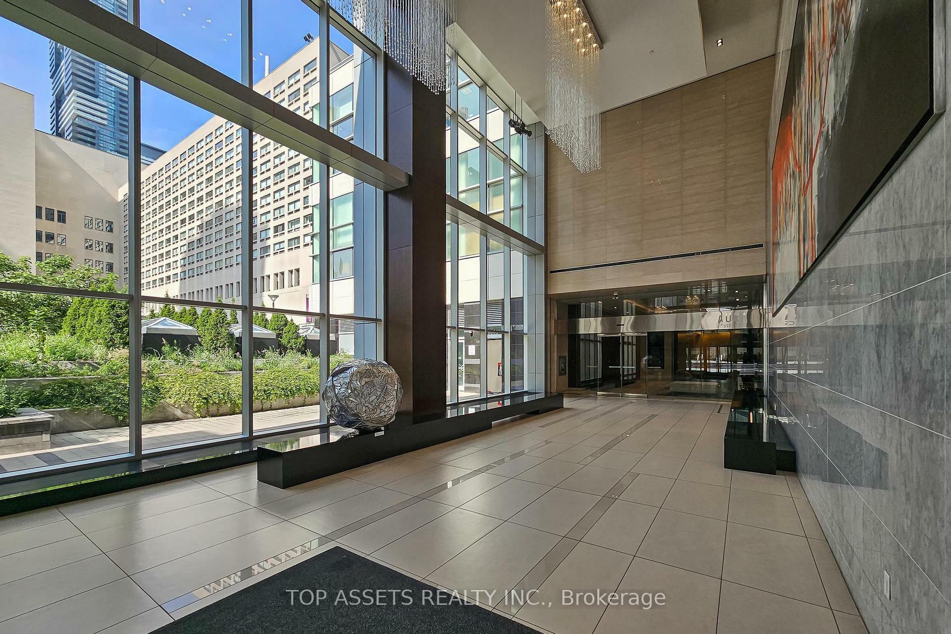 Property Photo: 388 Yonge Street 6609 ON M5B 0A4