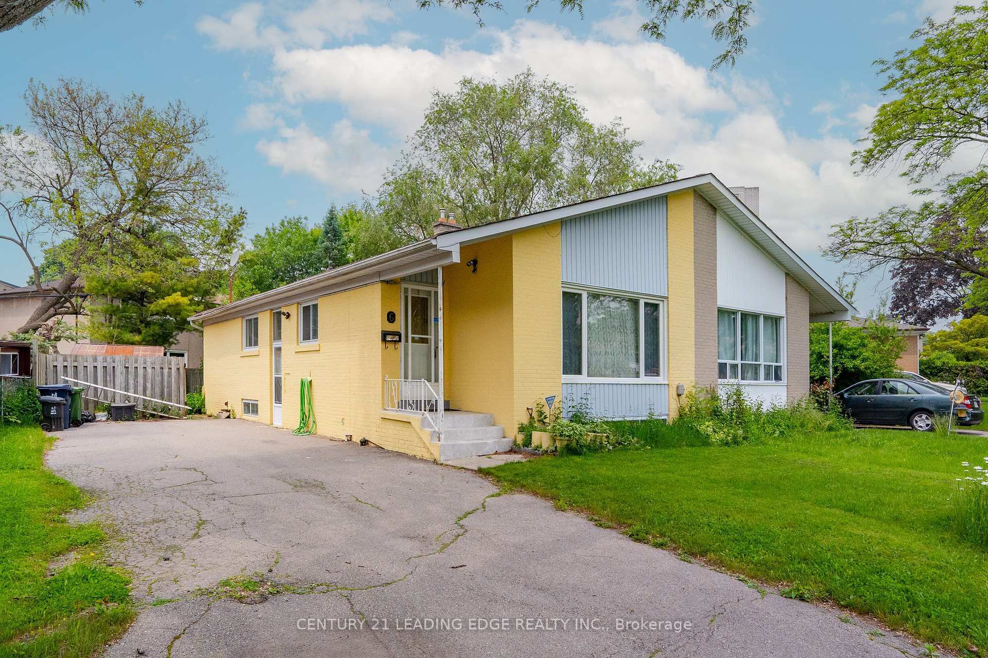 Property Photo: 6 Ravenrock Court ON M3A 2Y9