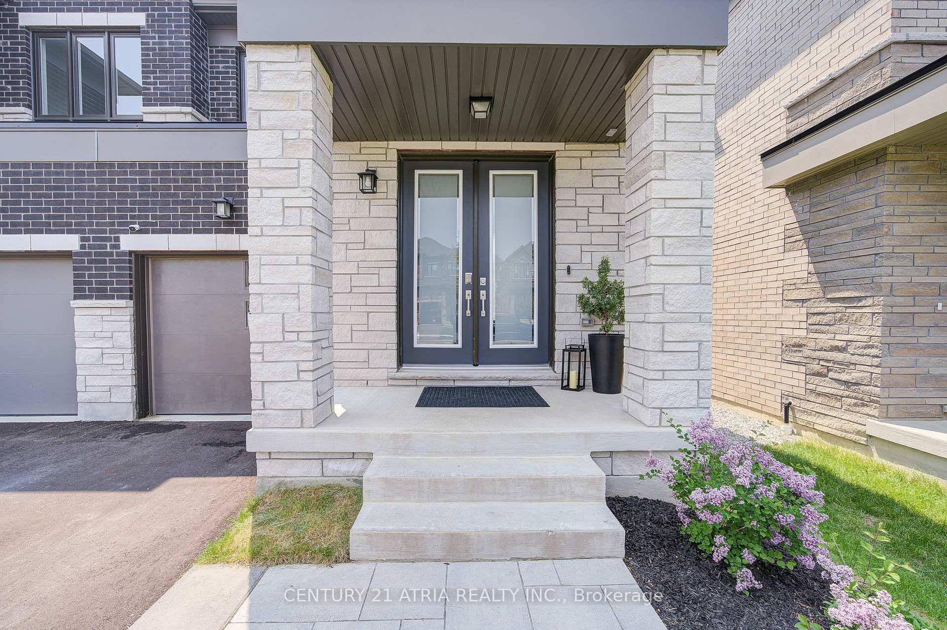 Photo de la propriété:  18 Sweet Cicely Street  ON L9X 2C7 