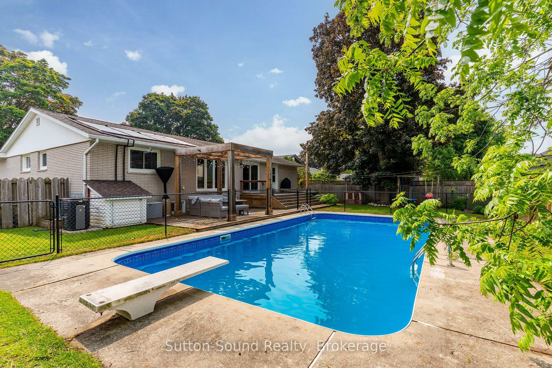 Property Photo: 232 4th Avenue ON N4N 2B5
