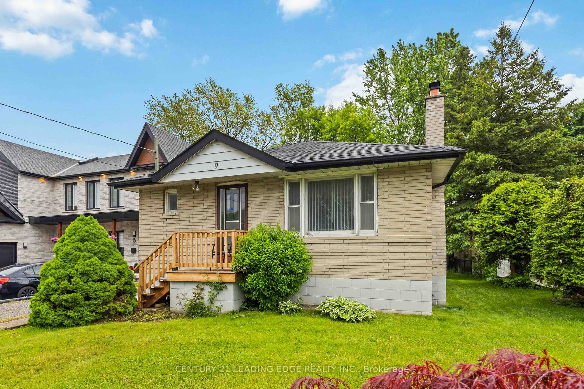 Property Photo: 9 Euclid Avenue ON M1C 1J7