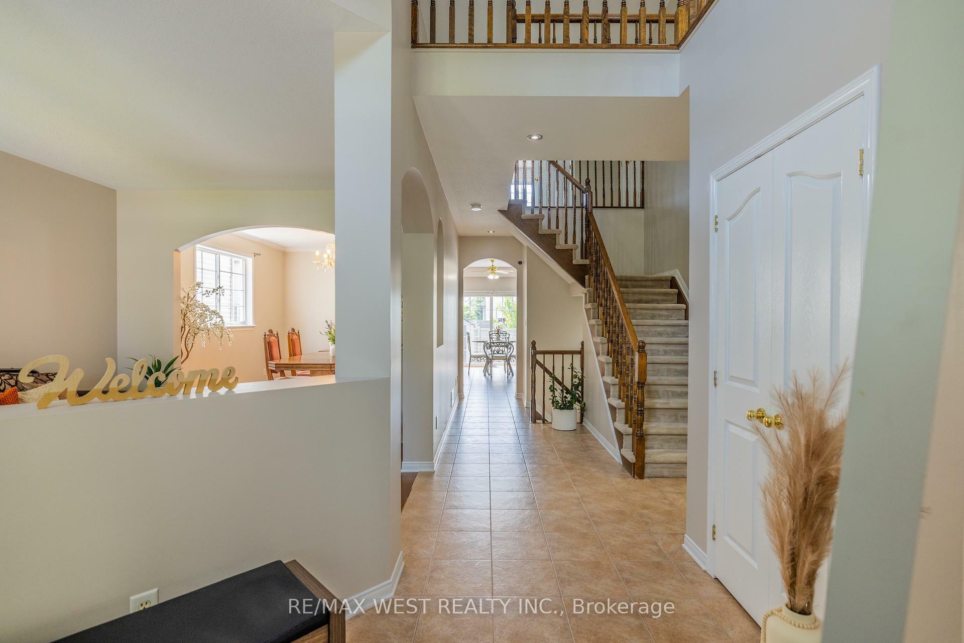 Property Photo: 214 Castlegarth Crescent ON K2J 5N6