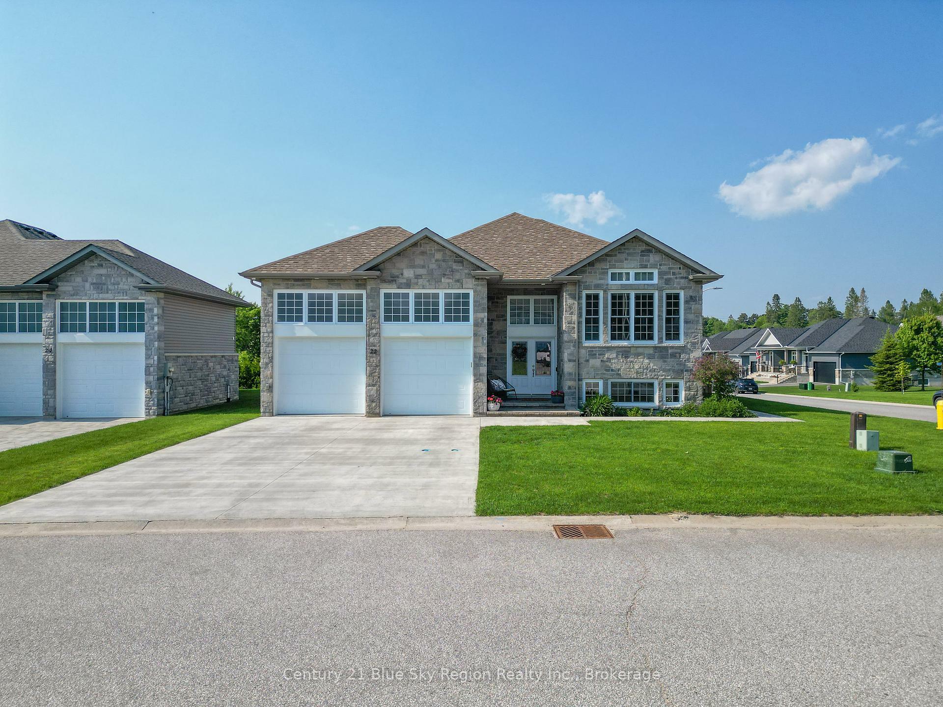 Property Photo: 22 Mapleridge Drive ON P1C 0B5