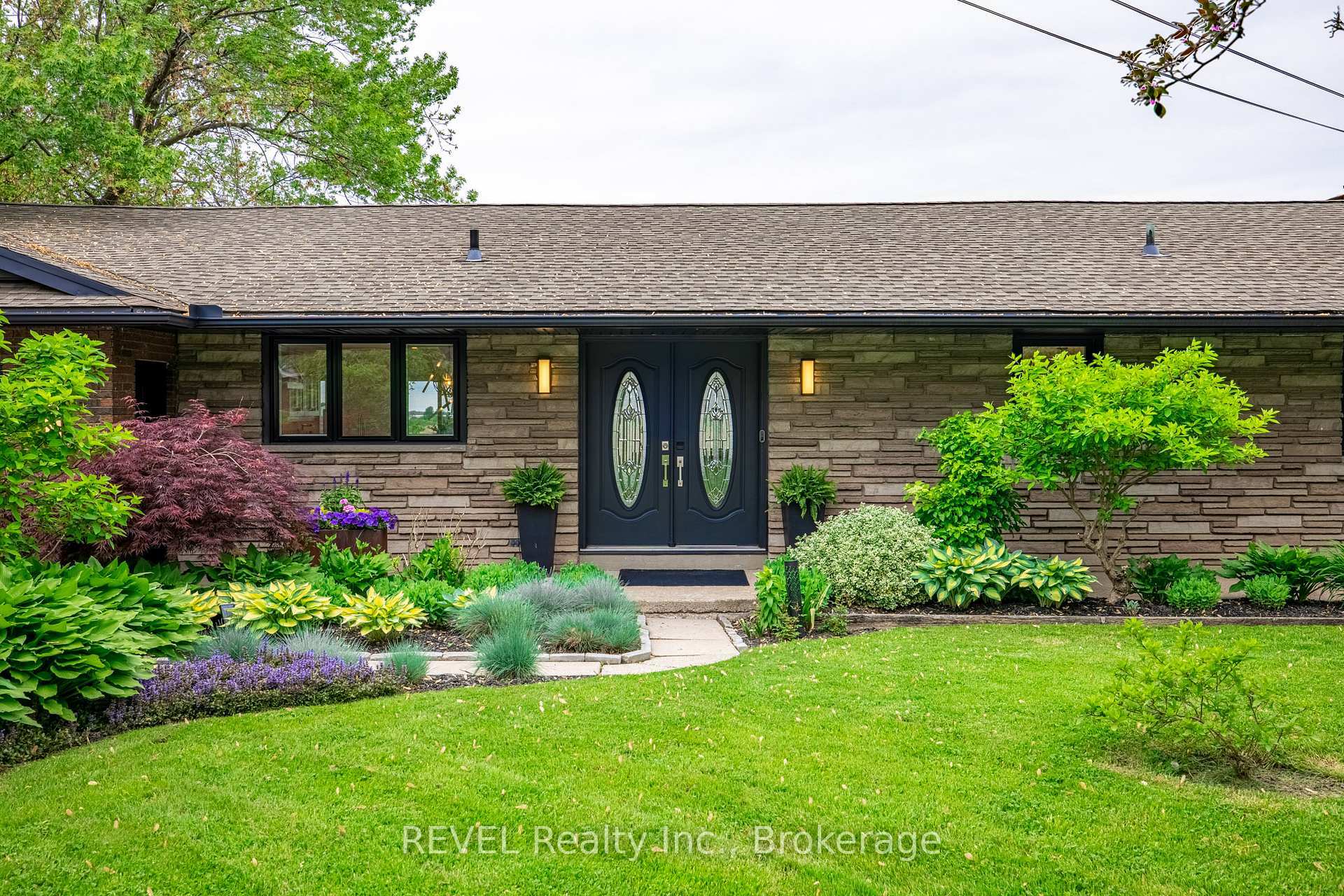 Property Photo: 238 Queenston Road ON L0S 1J0
