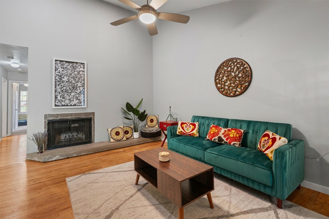 Property Photo: 203 E 31st Street 304 TX 78705