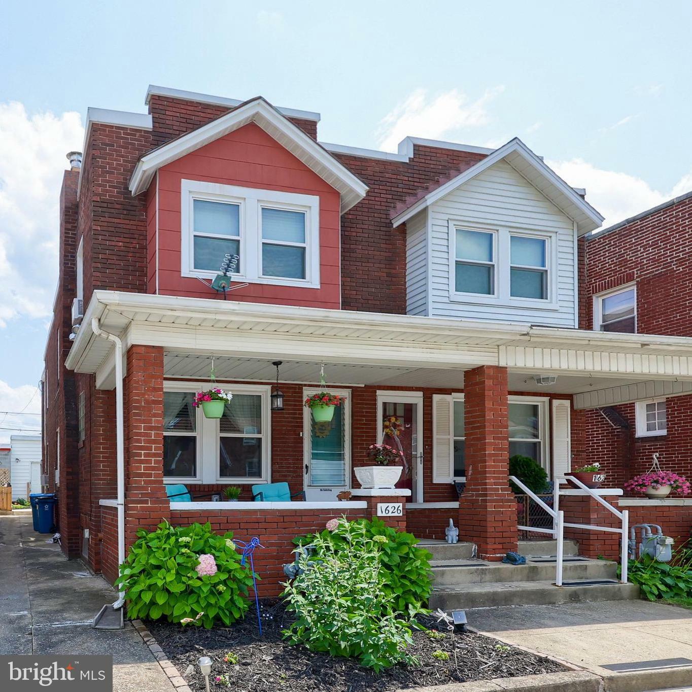 Property Photo: 1626 W Philadelphia Street PA 17404