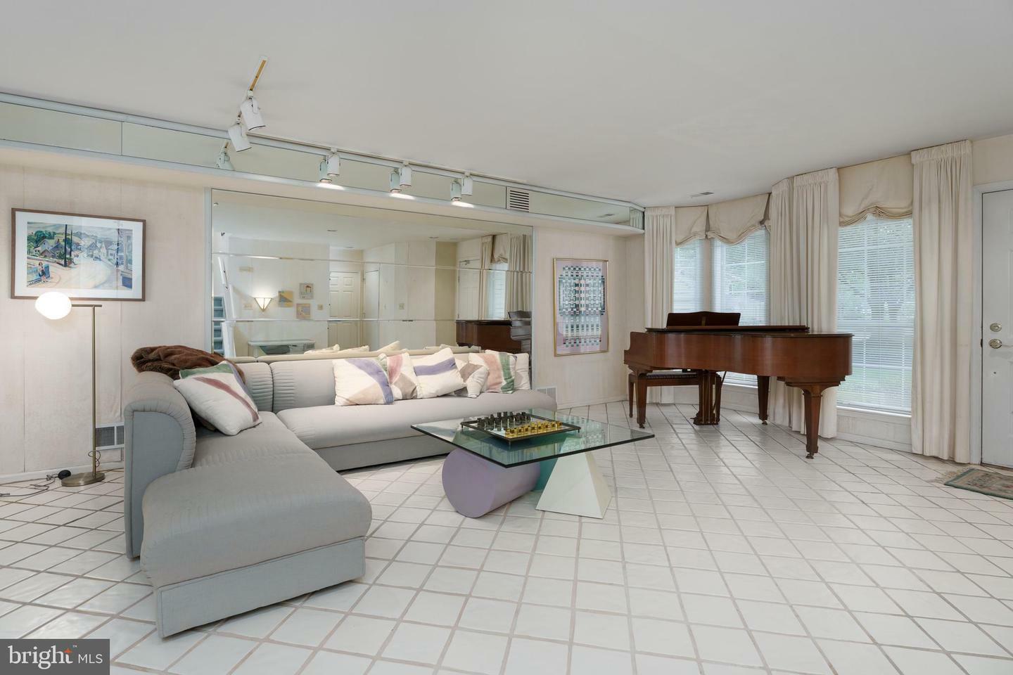 Property Photo: 14 Kensington Court NJ 08540
