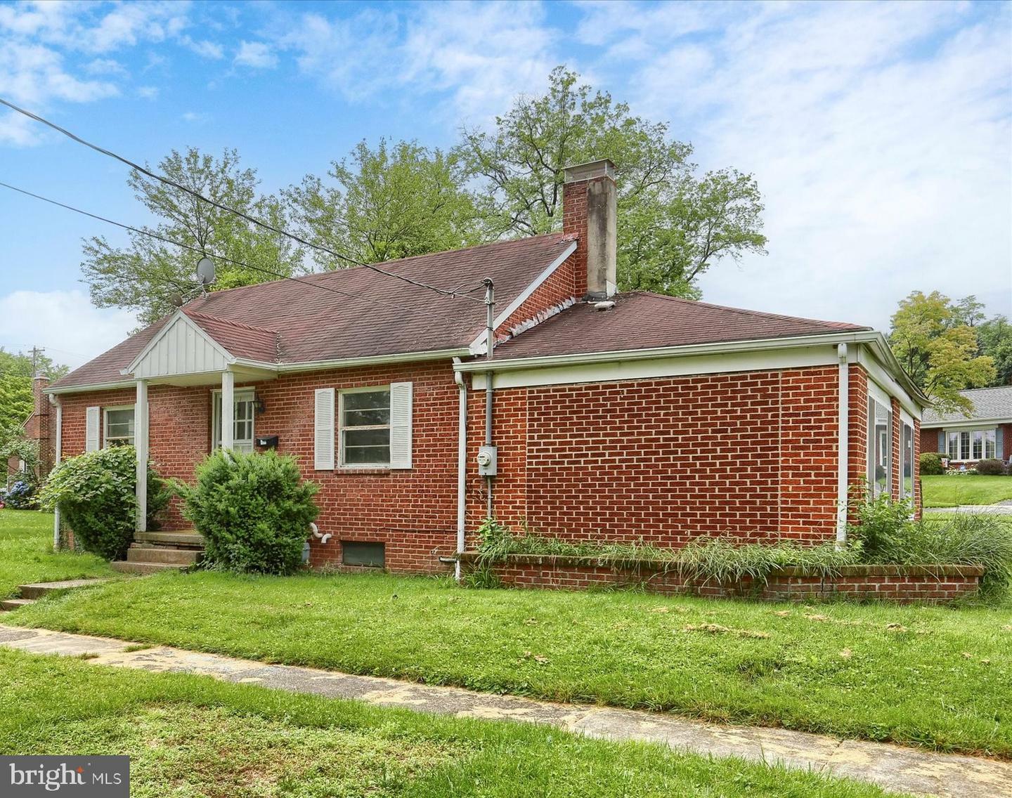 Property Photo: 400 Woodland Avenue PA 17070
