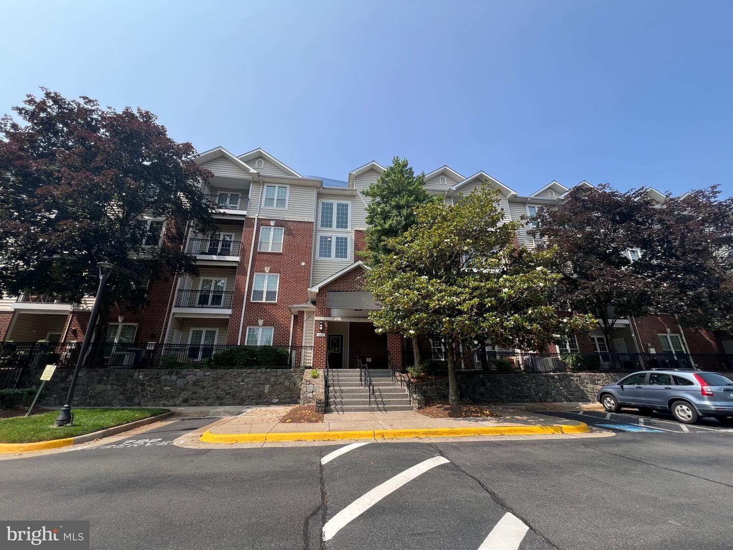 Property Photo: 1521 Spring Gate Drive 10308 VA 22102