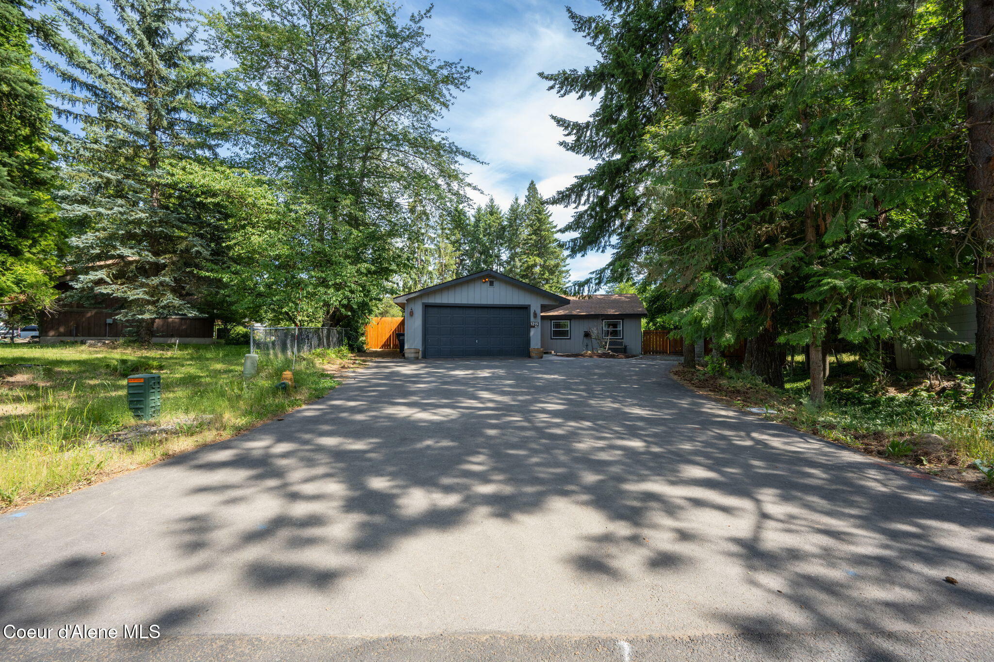 Property Photo: 1215 E Shorewood Ct ID 83815