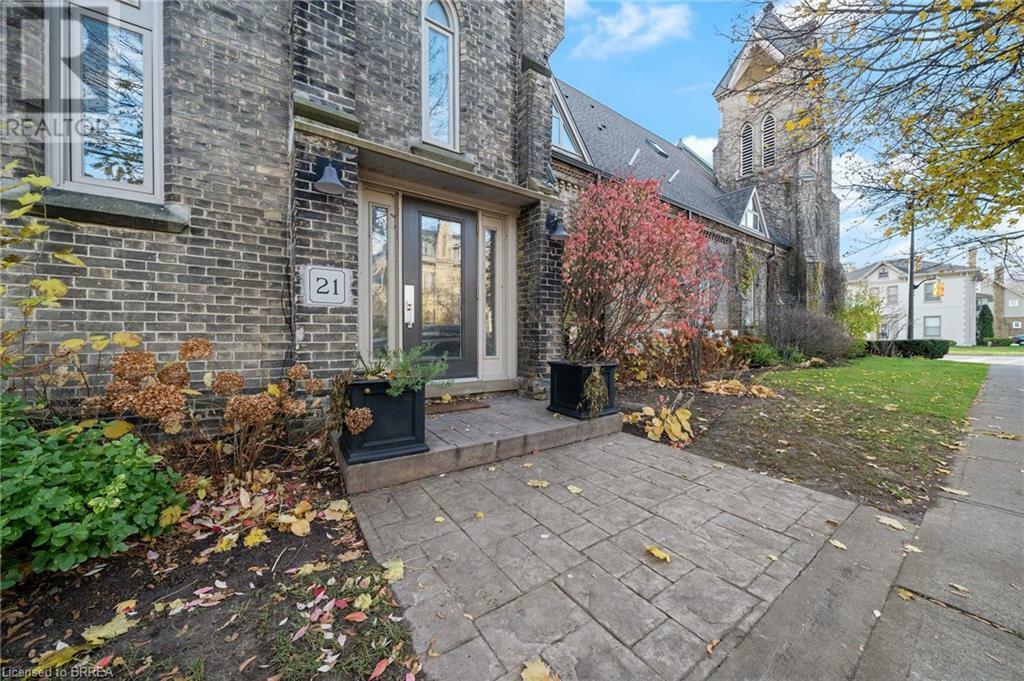 Photo de la propriété: 21 Richmond Street 206 ON N3T 3X9