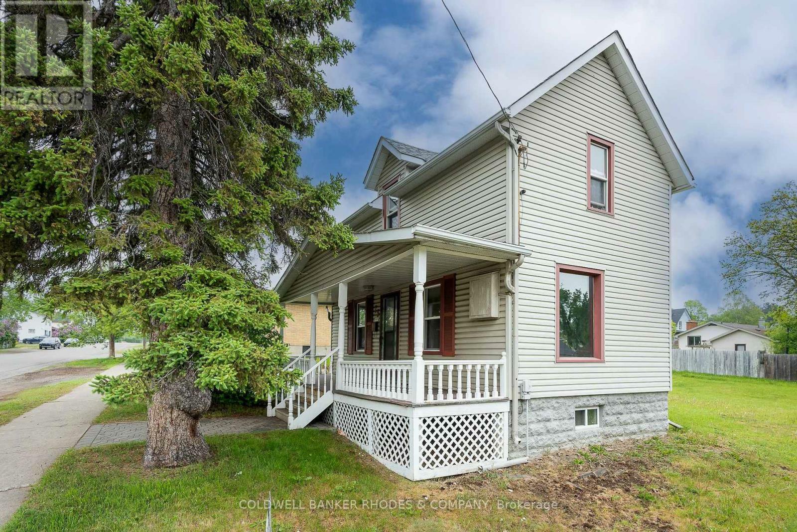 Photo de la propriété: 73 Empress Avenue North ON P7A 6C2