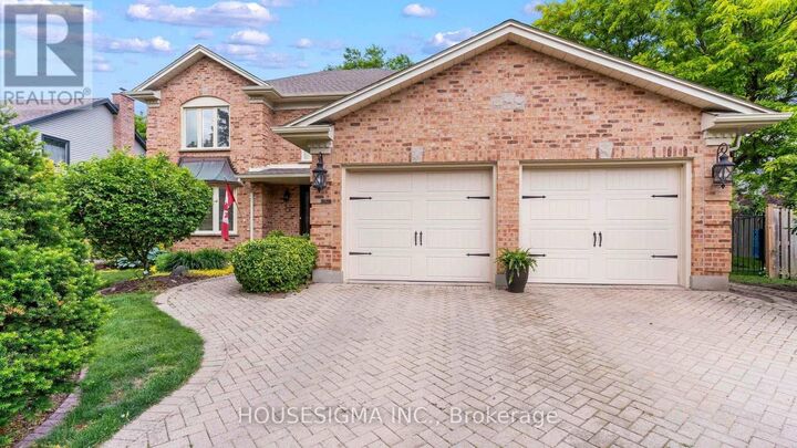 Property Photo: 39 Rose Hip Place ON N6K 4H4