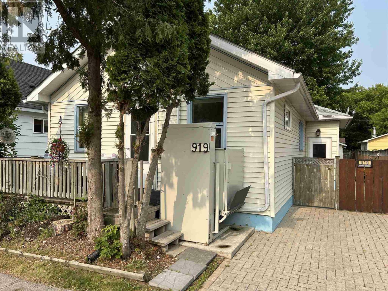 Property Photo: 919 Smith Ave ON P9A 2K5