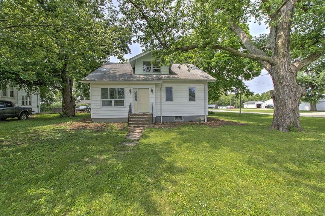 111 N Main Street  Laplace IL 61936 photo
