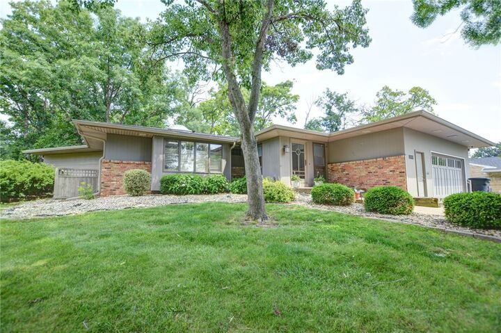 Property Photo: 2404 S Angle Court IL 62521