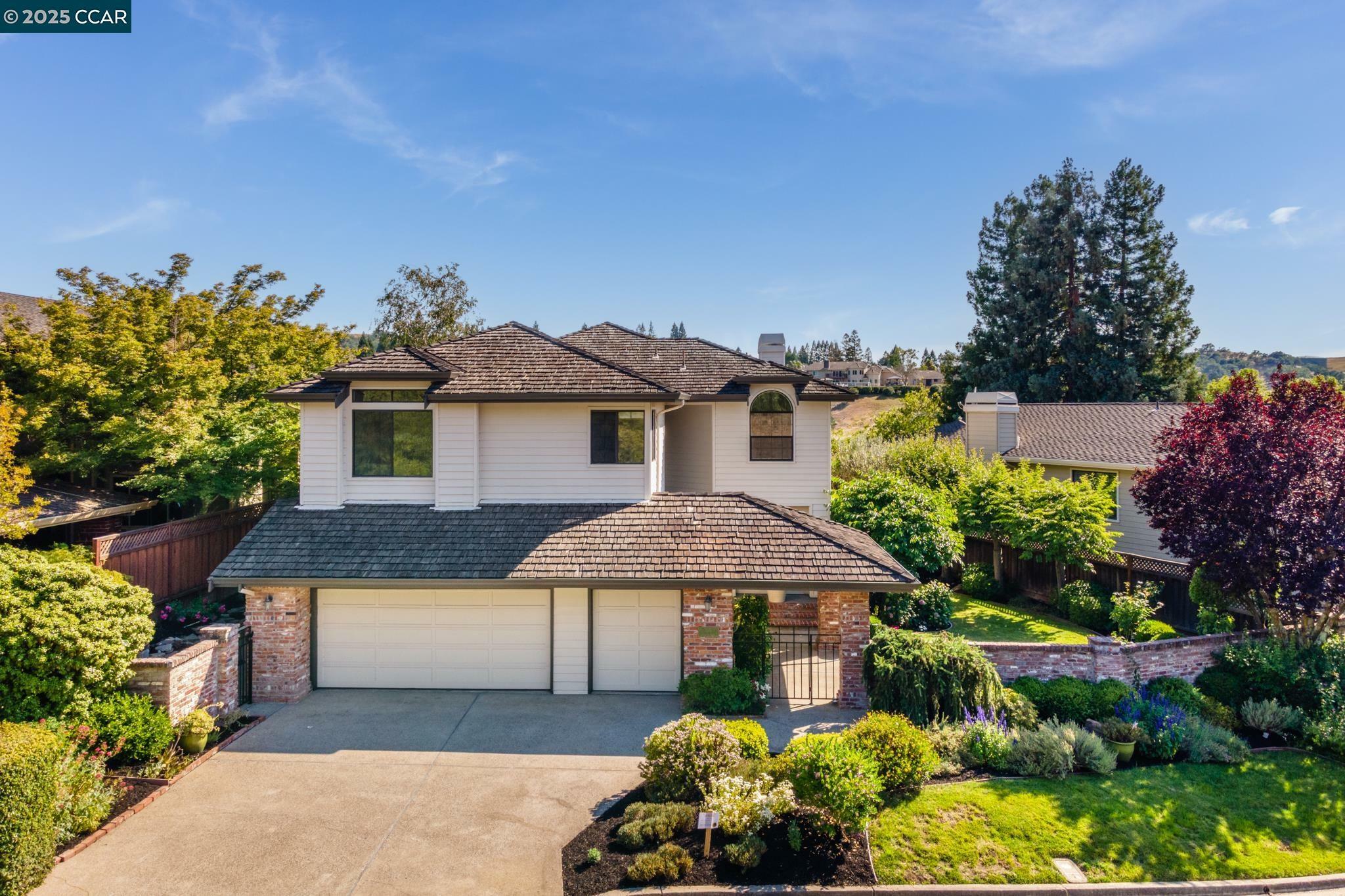 Property Photo: 895 Redwood Dr CA 94506