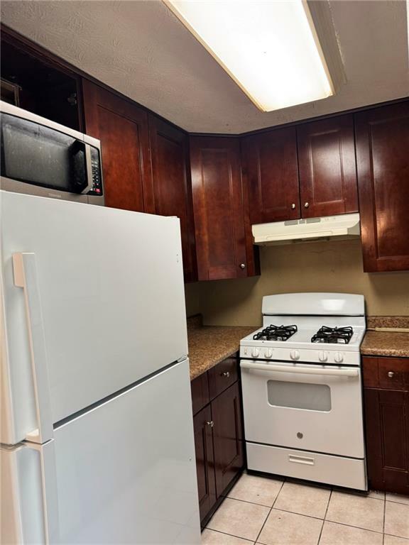 Property Photo: 1807 Ashborough Circle SE B GA 30067
