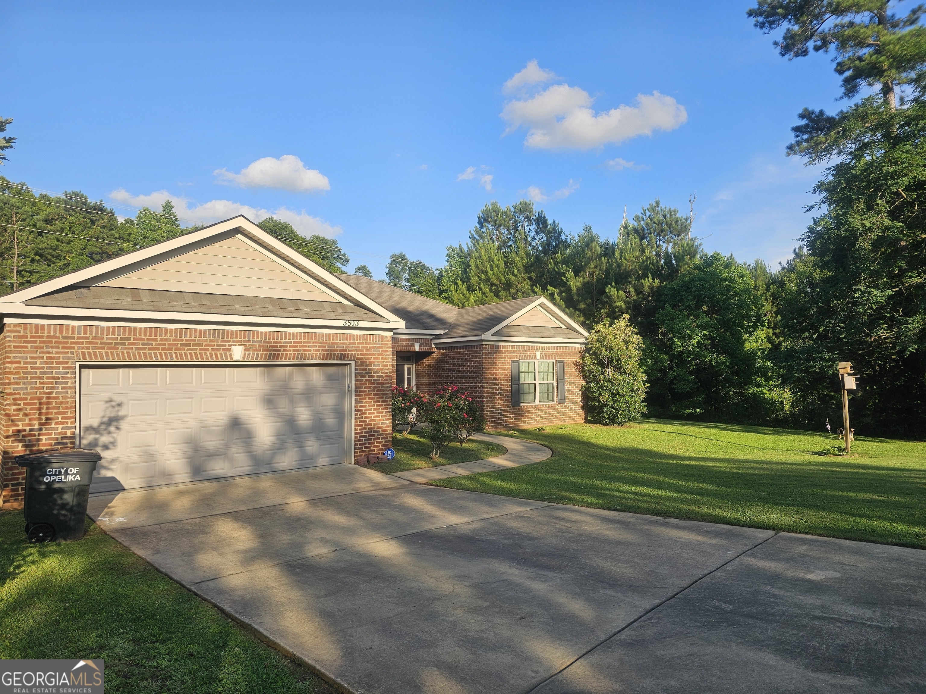Property Photo: 3503 Village Creek Court AL 36801