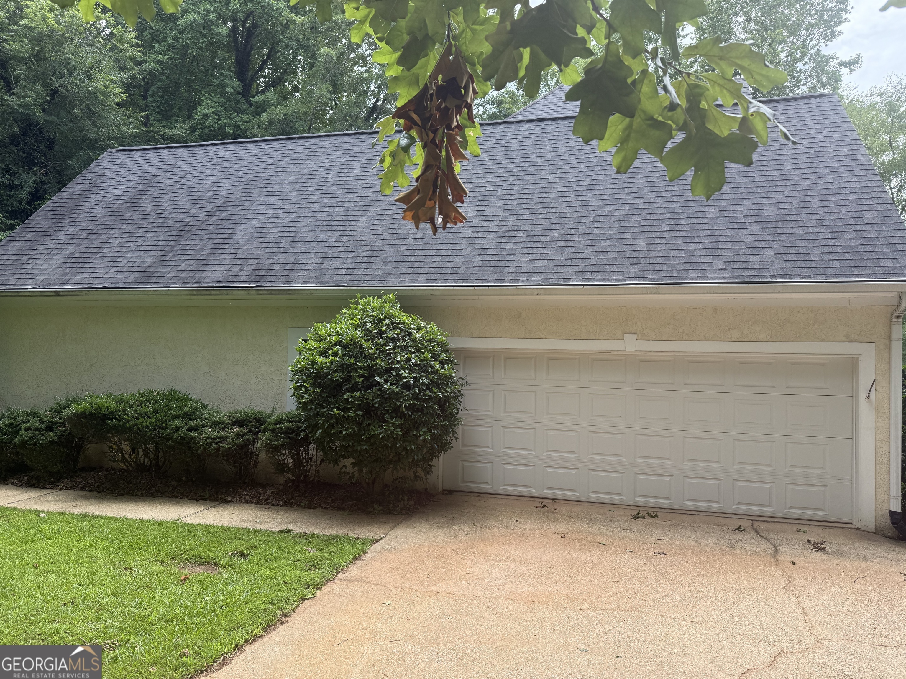 Property Photo: 102 Cameron Pointe Dr. GA 30240