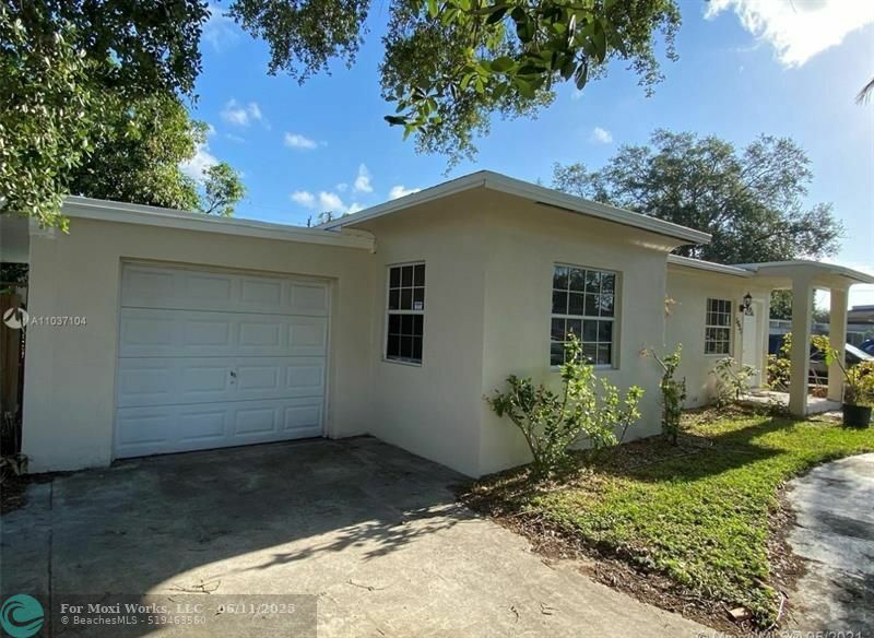 Property Photo: 5635 Grant St FL 33021