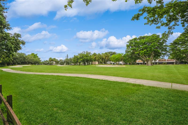 Property Photo: 1400 W Sandpiper Cir FL 33026