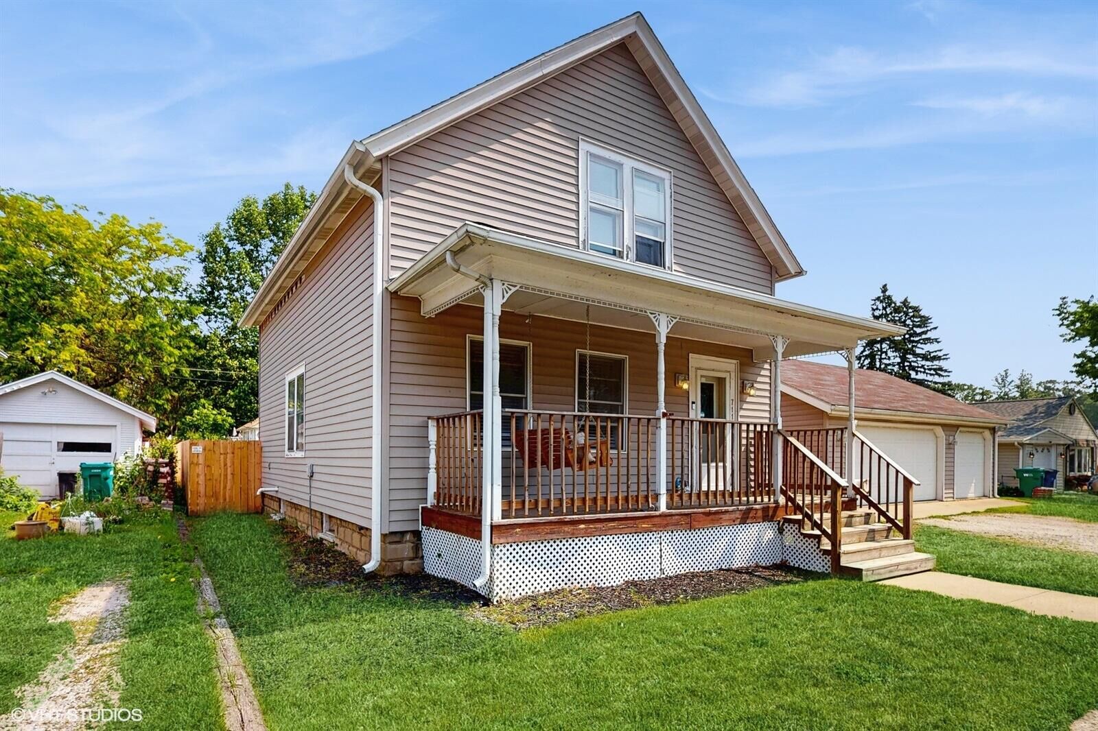 Property Photo: 711 E Jefferson Avenue IN 46350