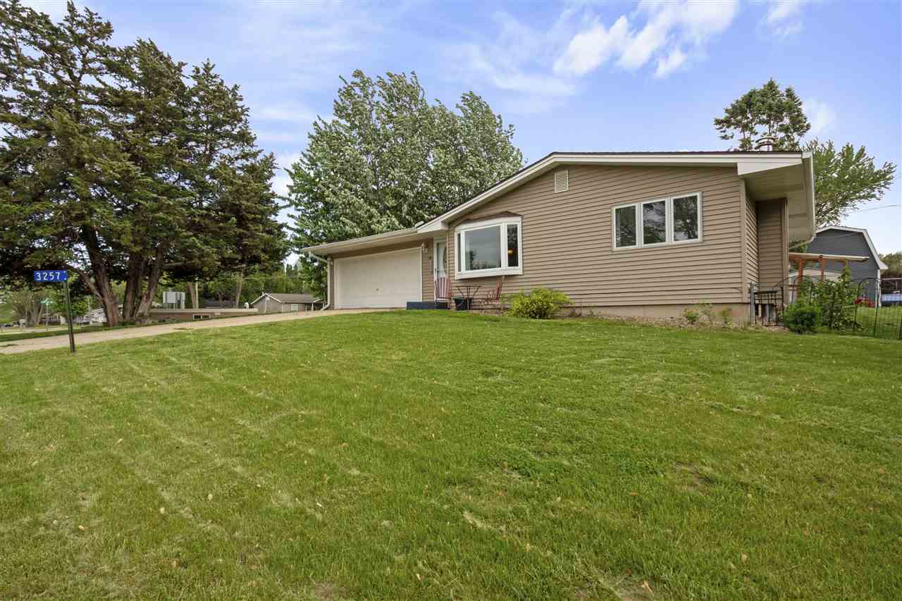 Property Photo: 3257 NE Windward St IA 52333