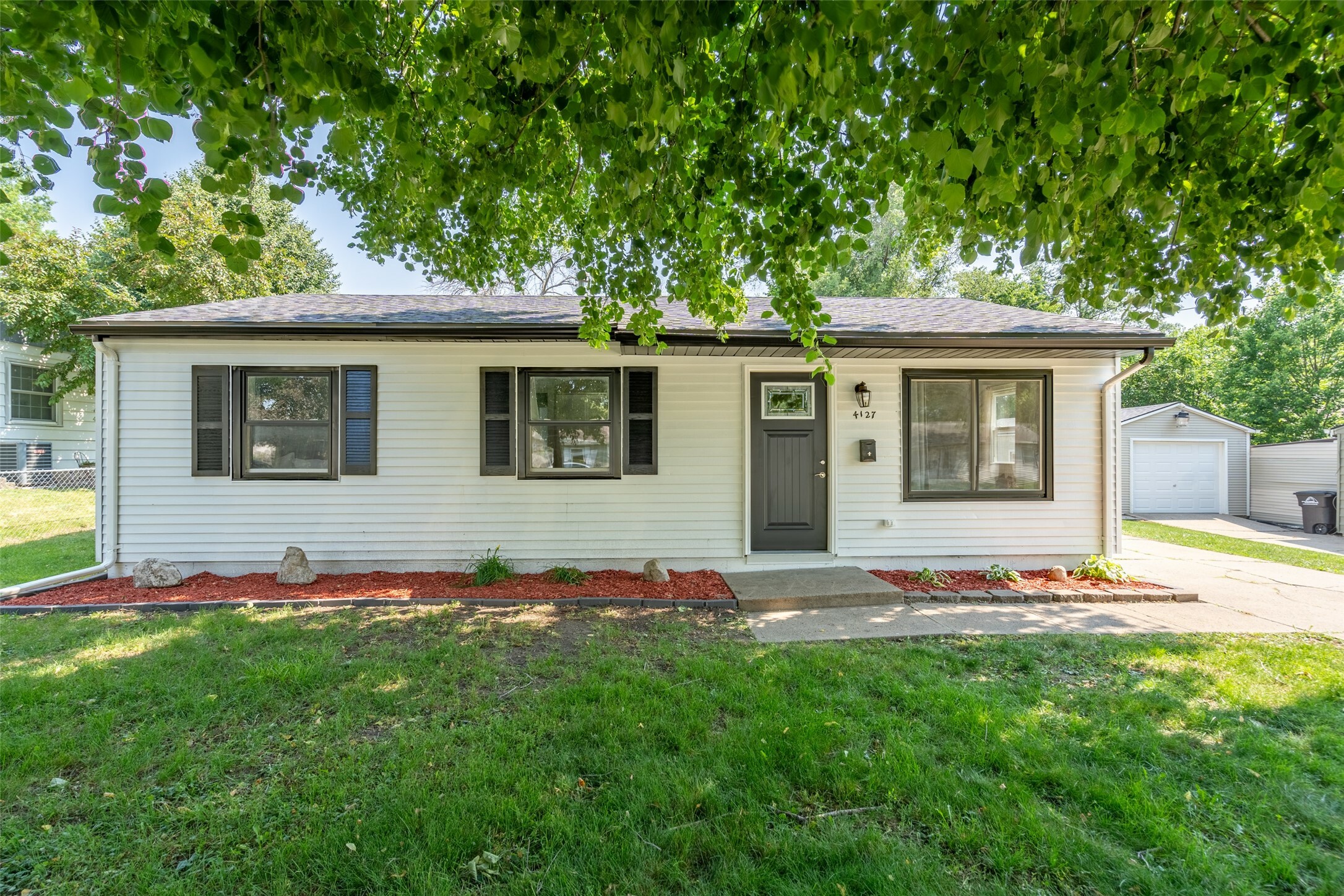4127 E Seneca Avenue  Des Moines IA 50317 photo