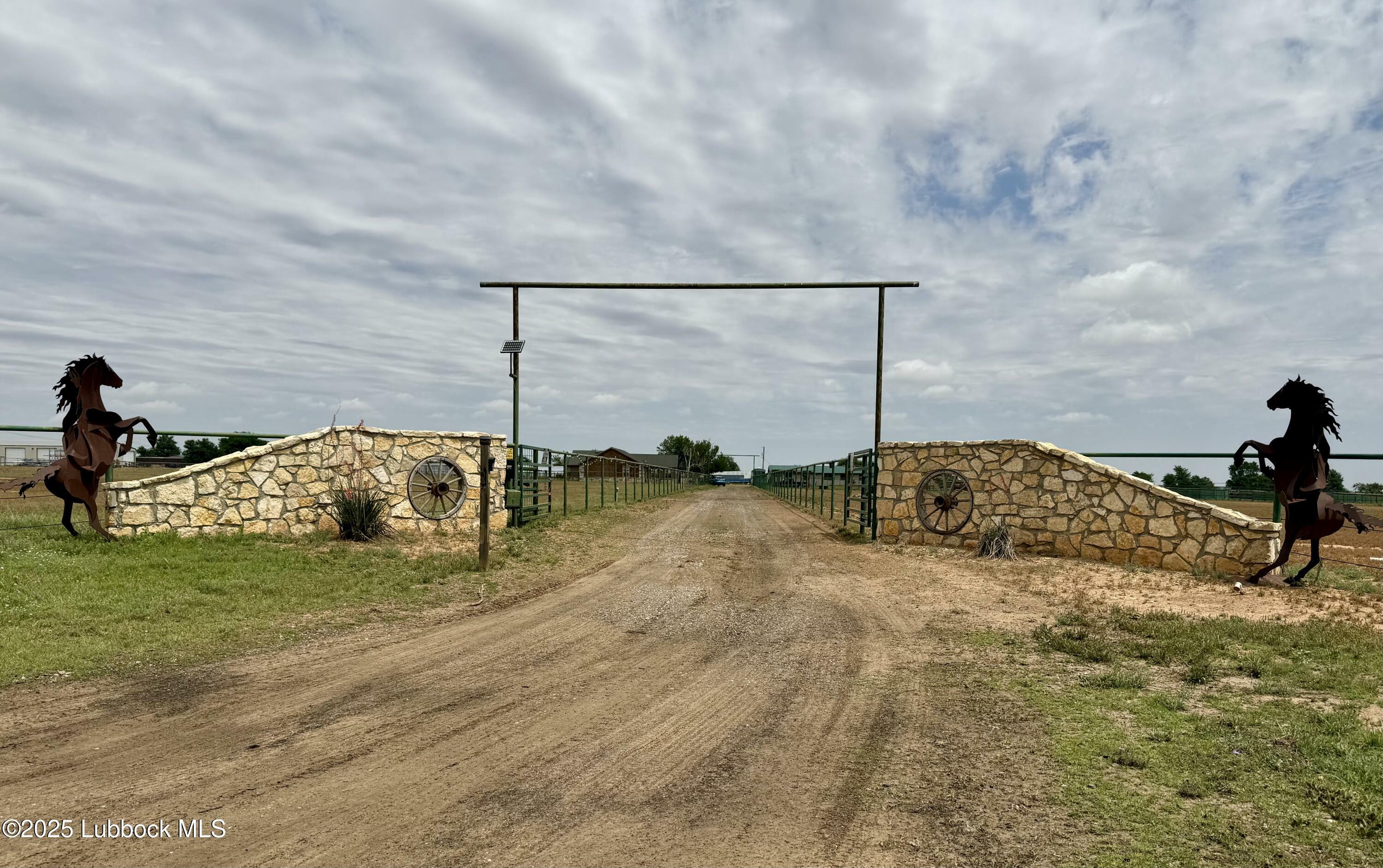 Property Photo: 3401 E Regis Street TX 79403