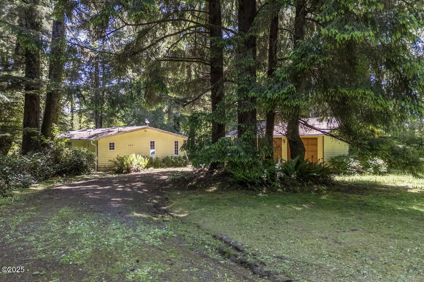 Property Photo: 240 3rd Street OR 97369
