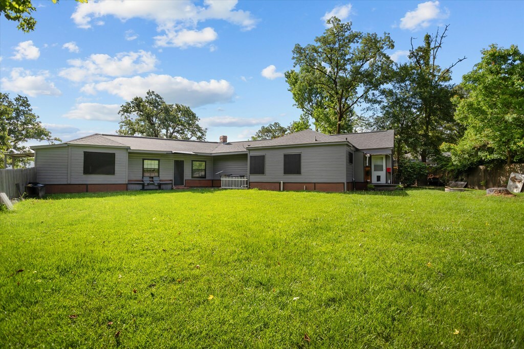 Property Photo: 505 S Home St TX 75939