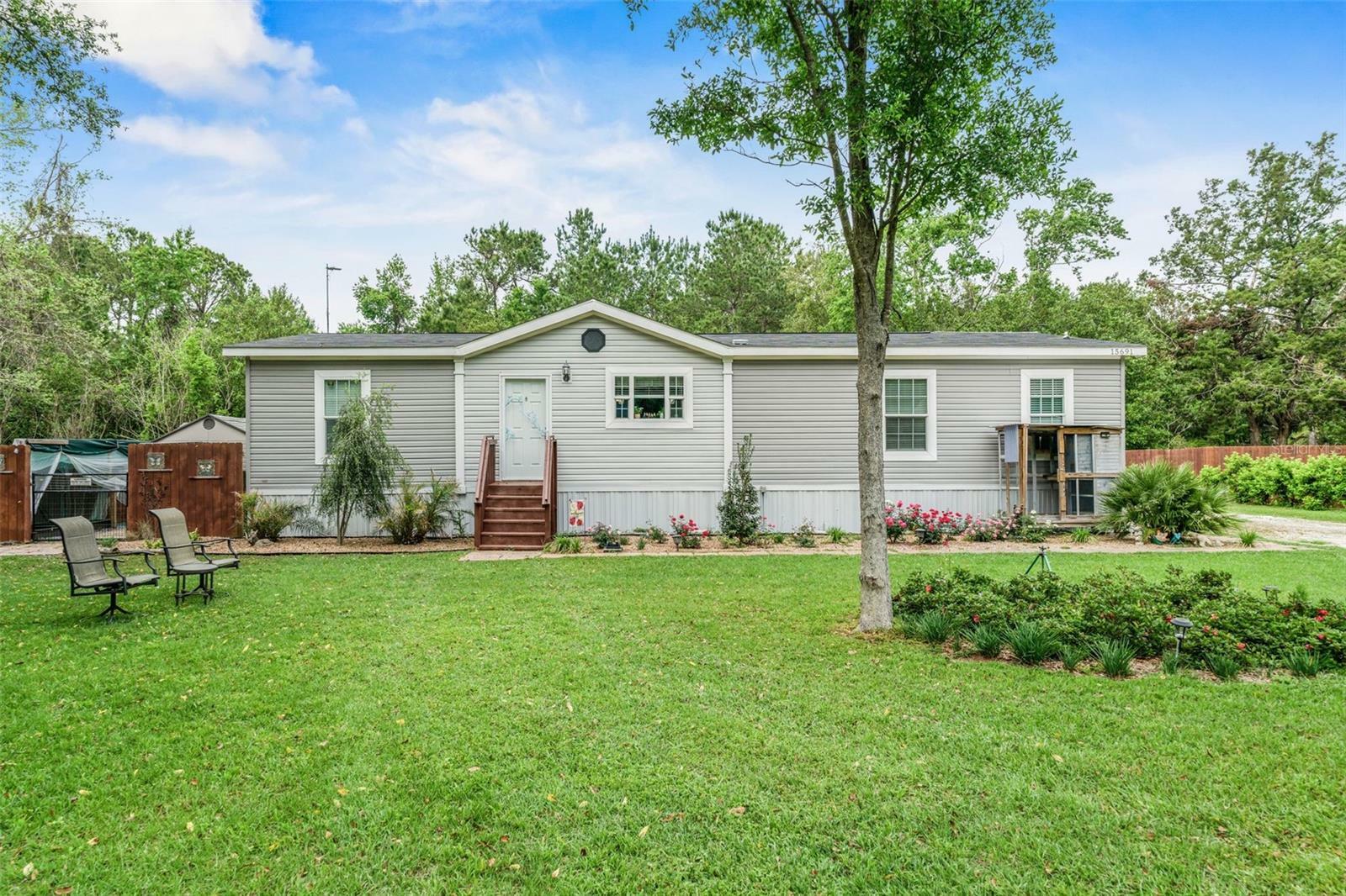 Property Photo: 15691 NE 46 Street FL 32696