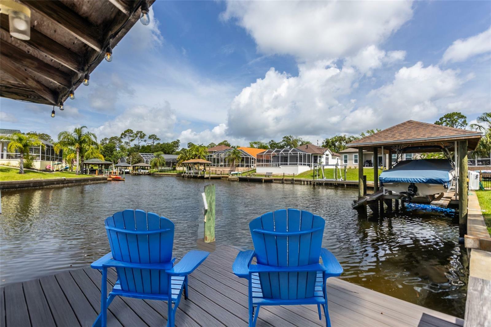Property Photo: 6 Criston Court FL 32137