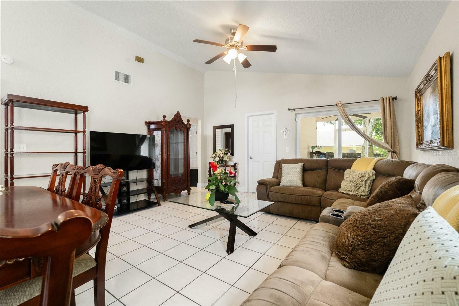 Property Photo: 9814 Piney Point Circle FL 32825