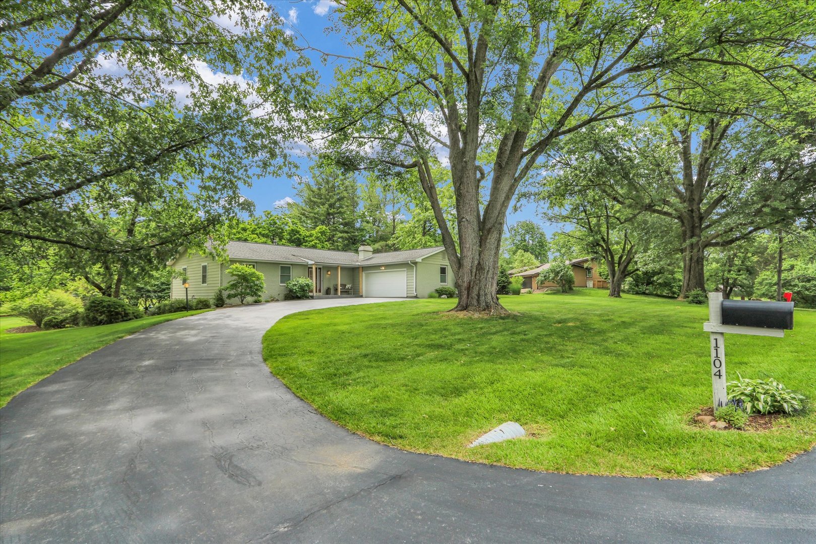 Property Photo:  1104 Parkview Drive  IL 61853 