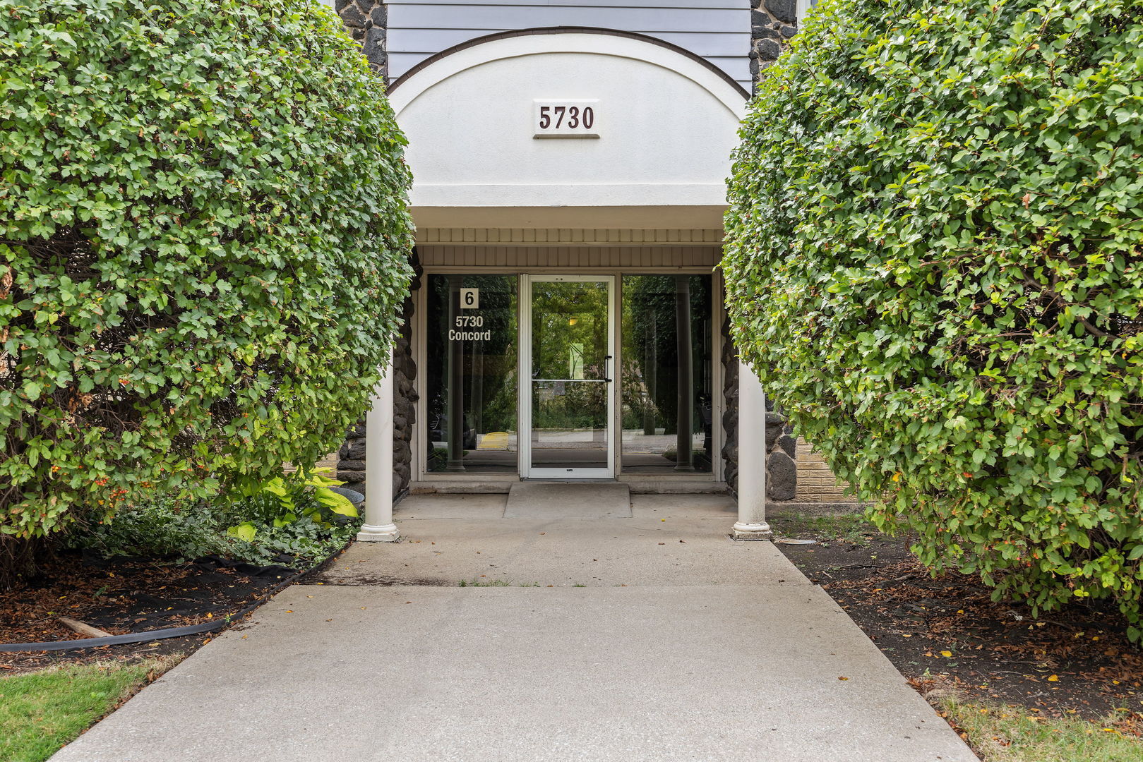 Property Photo: 5730 Concord Lane 7 IL 60514