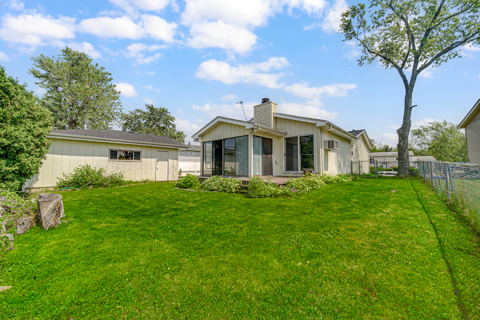 Property Photo: 5640 Victoria Drive IL 60452