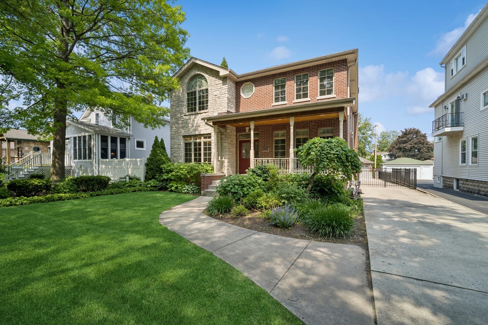 Property Photo: 6229 N Newark Avenue IL 60631