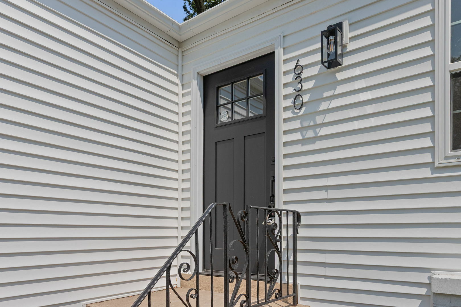 Property Photo: 630 E Le Moyne Avenue IL 60148