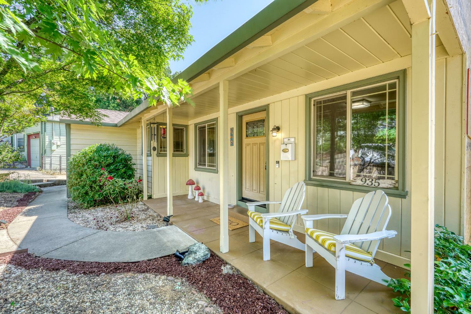Property Photo:  935 Simas Way  CA 95667 