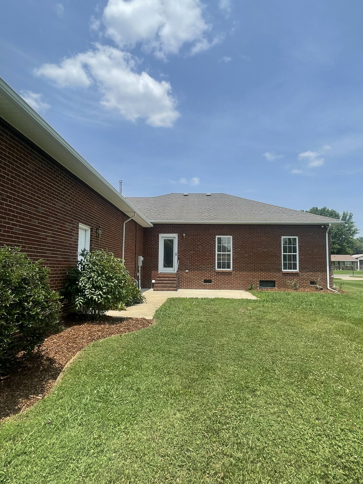 Property Photo: 407 Robins St TN 38464