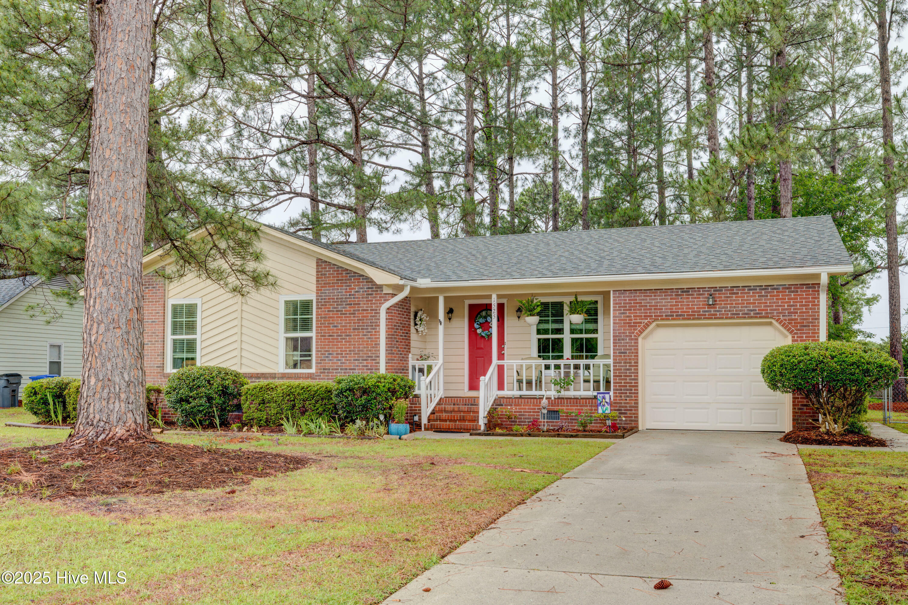 Property Photo: 1525 Pointer Lane NC 28411