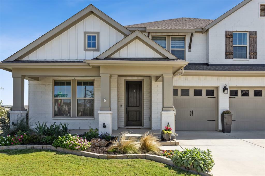 Property Photo: 7401 Winterbloom Way TX 76123